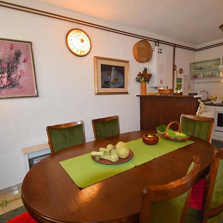 Apartment Petrlin Малинска Экстерьер фото