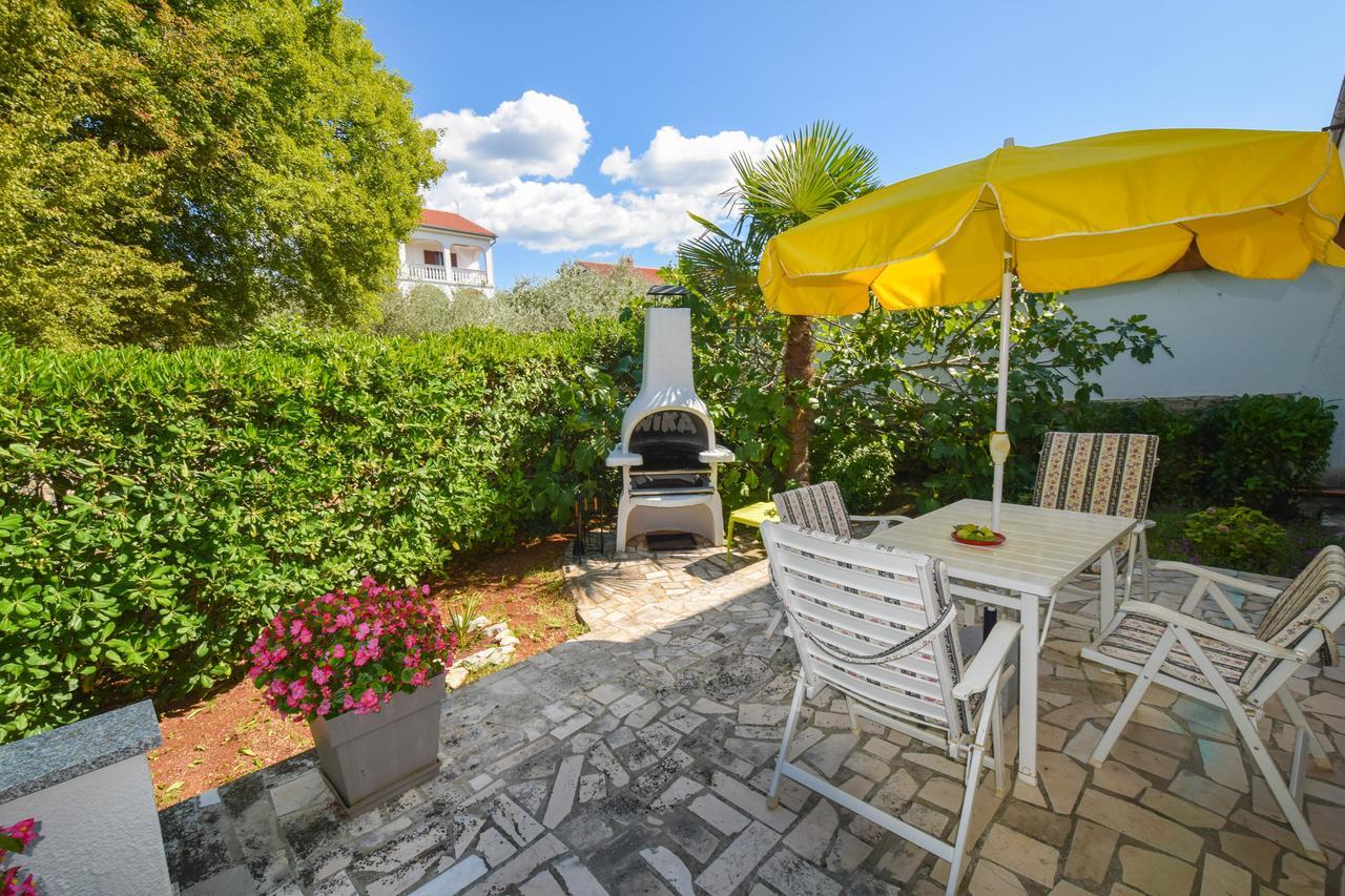 Apartment Petrlin Малинска Экстерьер фото